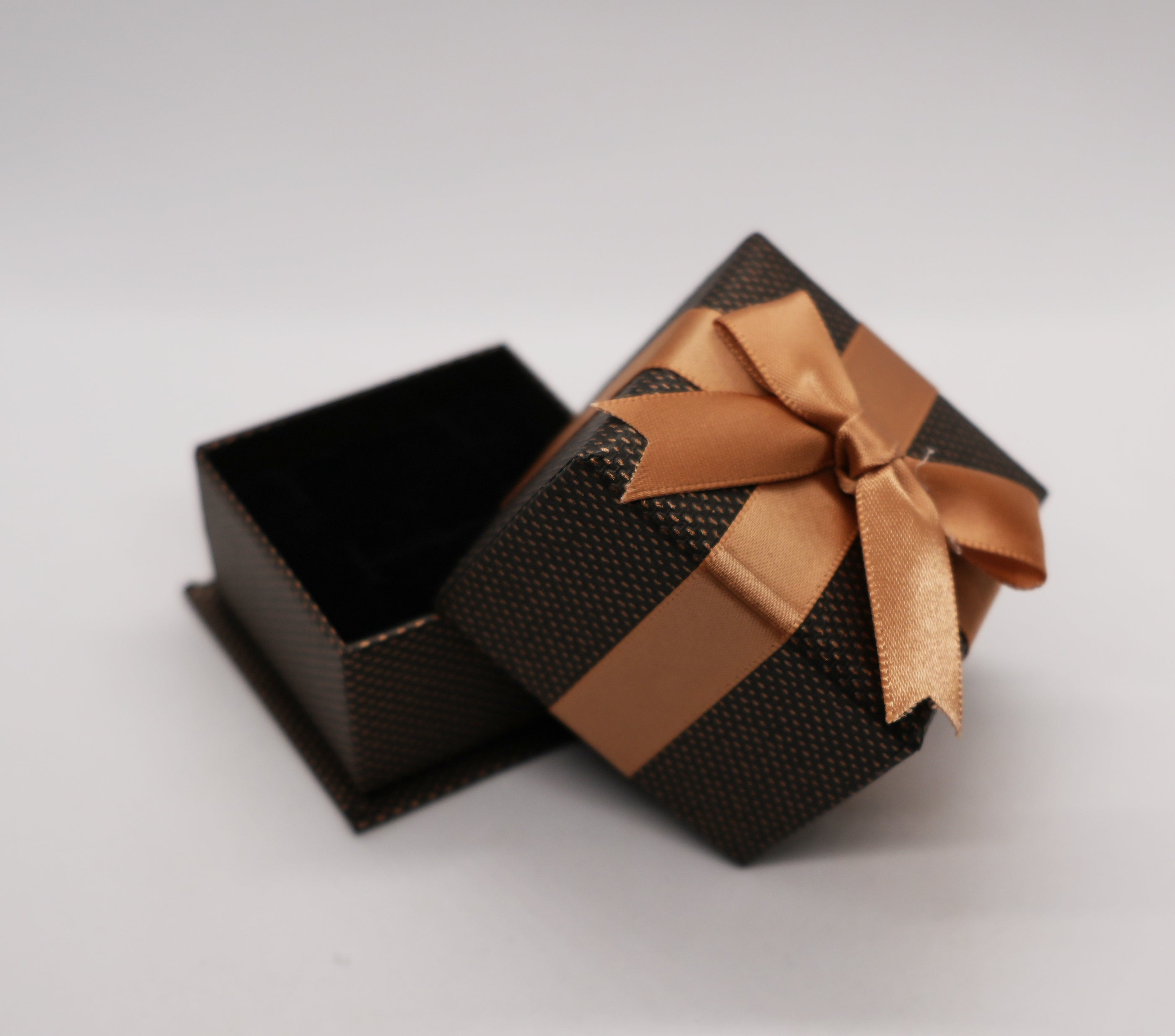 ボヘミアガラスボタンネックレス（ウランガラス）