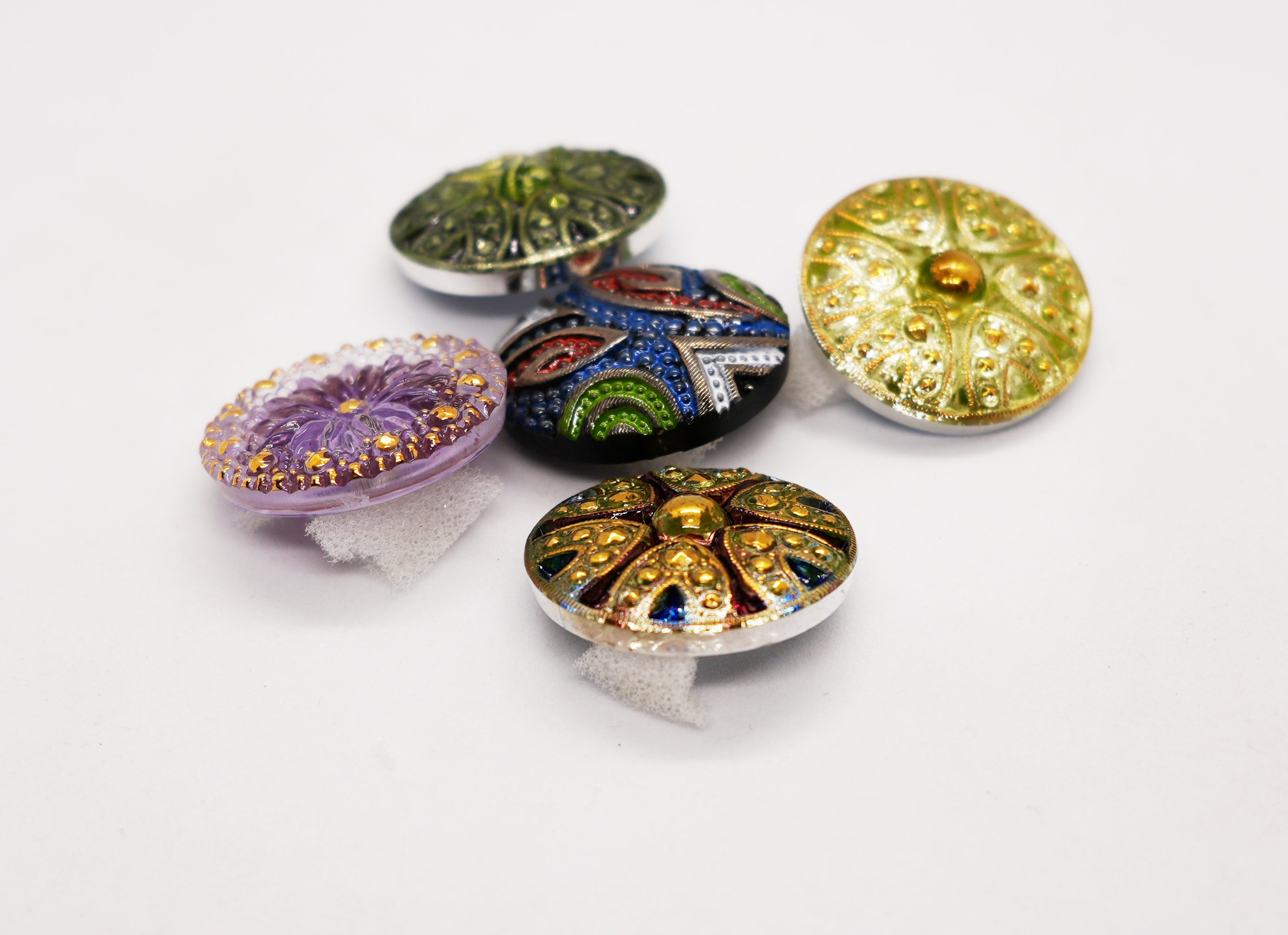 ボヘミアガラスボタンネックレス（ウランガラス）