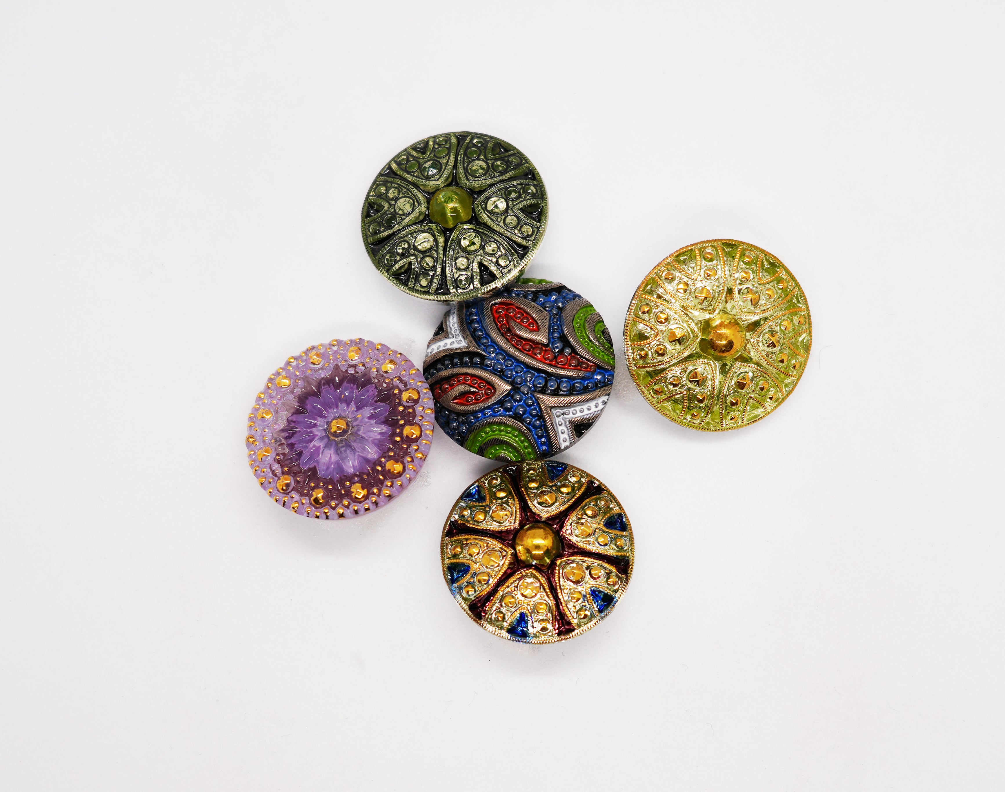 ボヘミアガラスボタンネックレス（ウランガラス）